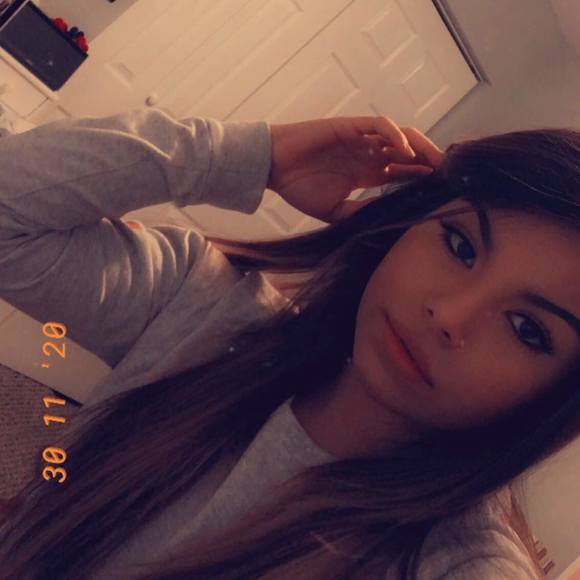 Profile Picture of Victoria Nevarez (@victorianevarez) on Poshmark