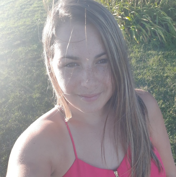 Profile Picture of Alanna Chase (@alannachase) on Poshmark