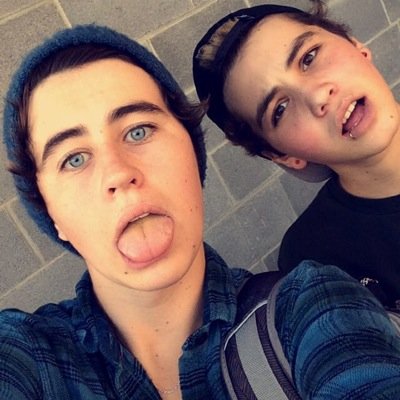 Profile Picture of Hi (@MattftAaronCarp) on Twitter