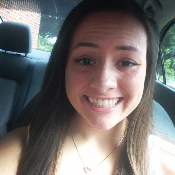 Profile Picture of Heather Skipper (@heatherrr_18) on Poshmark