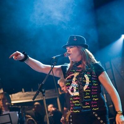 Profile Picture of R.L.Stephenson-Read (@RhondaLee5) on Twitter