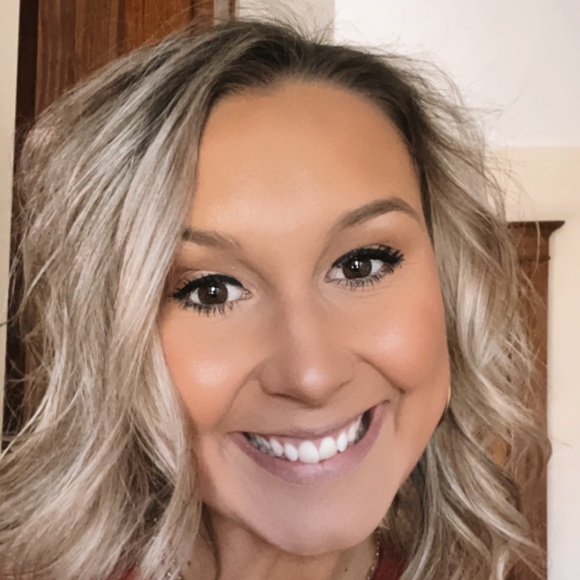 Profile Picture of Colie Beck (@coliebeck) on Poshmark