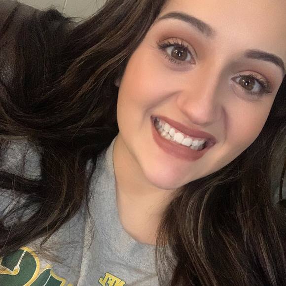 Profile Picture of Katie-jo Reiser (@rkatiejo) on Poshmark