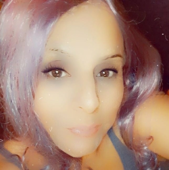Profile Picture of Gina Alvarez (@alvarez5599) on Poshmark