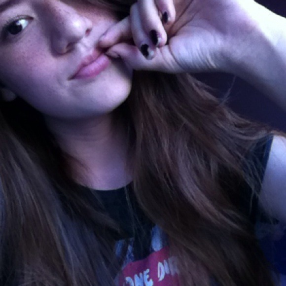 Profile Picture of Areli Tiscareno (@areli1996) on Poshmark