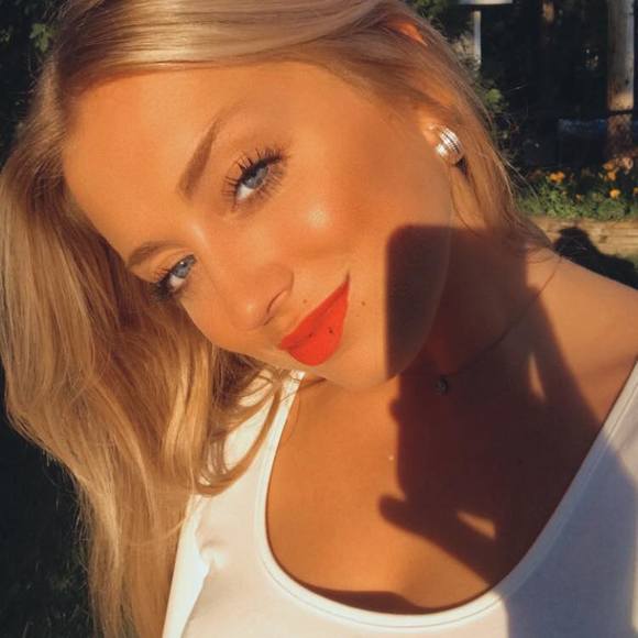 Profile Picture of Emy Canuel (@emycanuel) on Poshmark