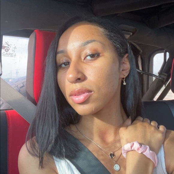 Profile Picture of Alaina Watson (@alainawatson123) on Poshmark