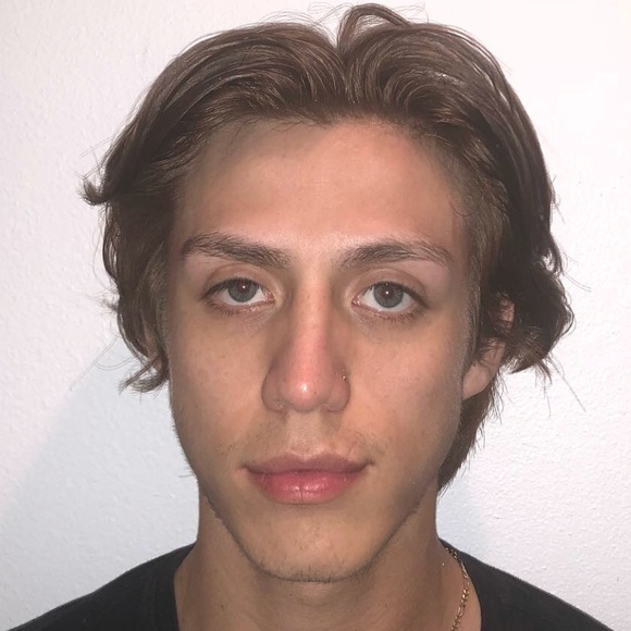 Profile Picture of Bryan Cortez (@bryanscomeups) on Poshmark