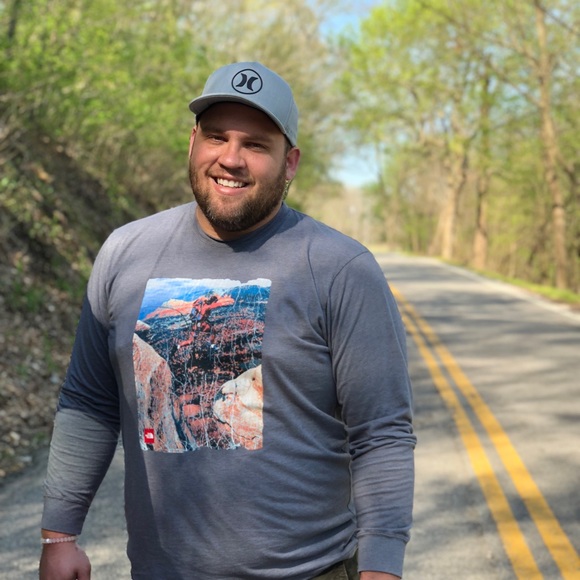 Profile Picture of Travis Patton (@tpatton918) on Poshmark