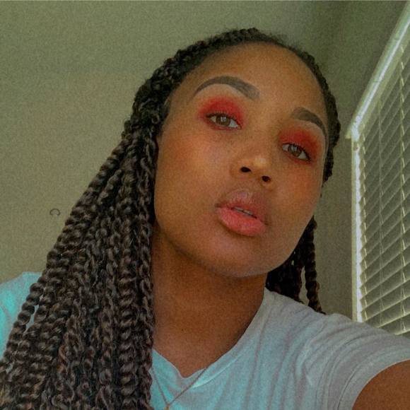 Profile Picture of Pamela Hughes (@pammypoo22) on Poshmark