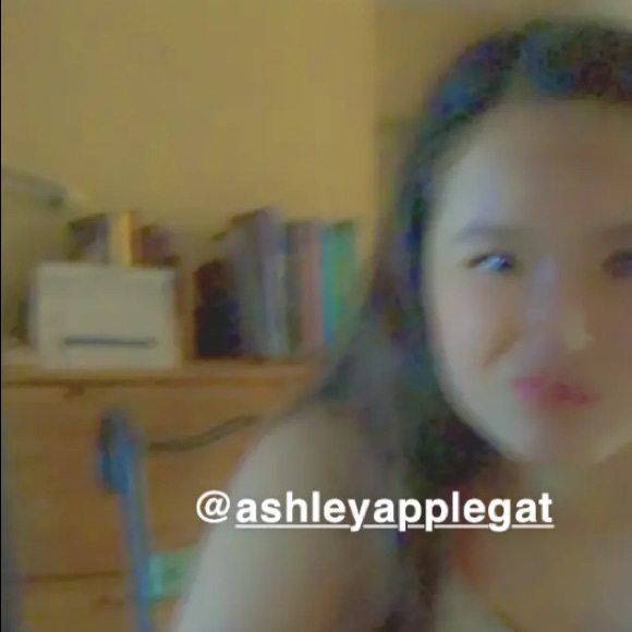 Profile Picture of Ashley Applegate (@ashleyapplegat) on Poshmark