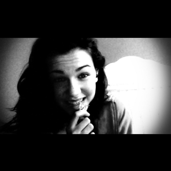 Profile Picture of Erika Hilthon (@erikalynnhil) on Poshmark