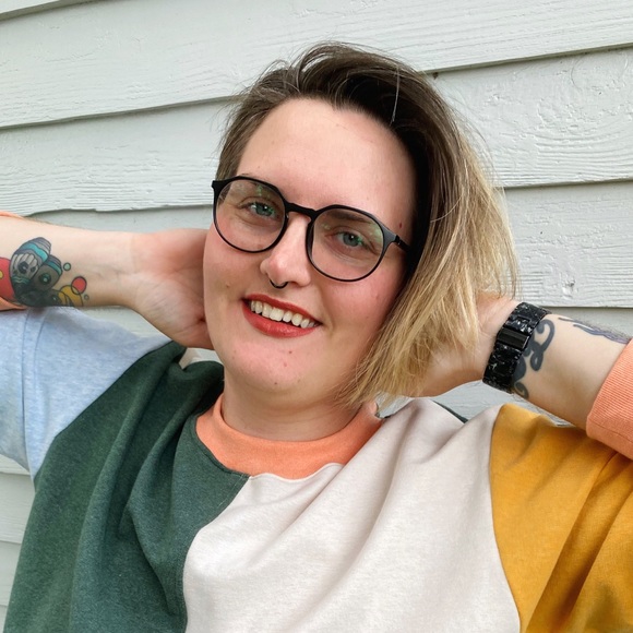 Profile Picture of Krista Engler (@kosmokrista) on Poshmark