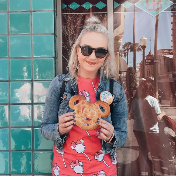 Profile Picture of Julia Paschke (@juliampaschke) on Poshmark