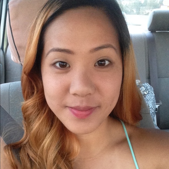 Profile Picture of Staci Chiou (@hellostaci) on Poshmark