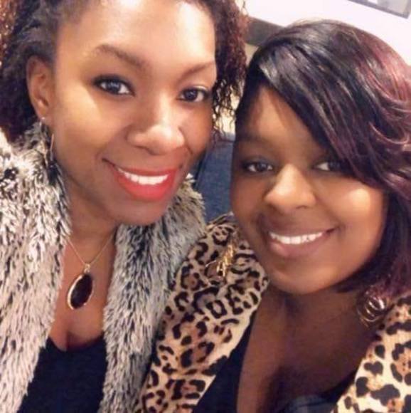 Profile Picture of Carrieonna Maryman (@cmaryman) on Poshmark