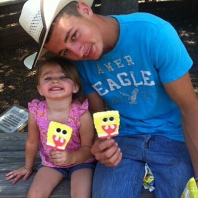 Profile Picture of James Niemann (@jamessandra1229) on Twitter