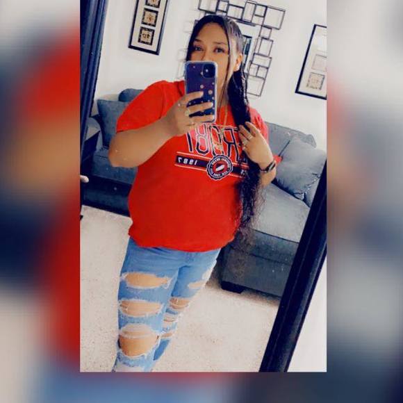 Profile Picture of Ruby Esparza (@pipa2528) on Poshmark