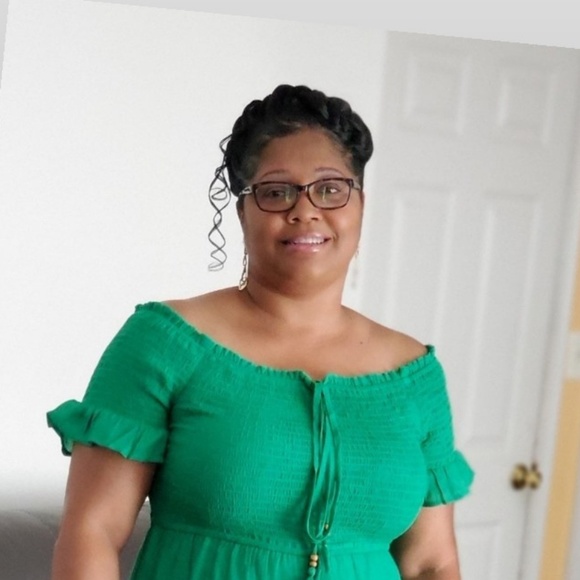 Profile Picture of Hazel Parker (@jhparker2019) on Poshmark