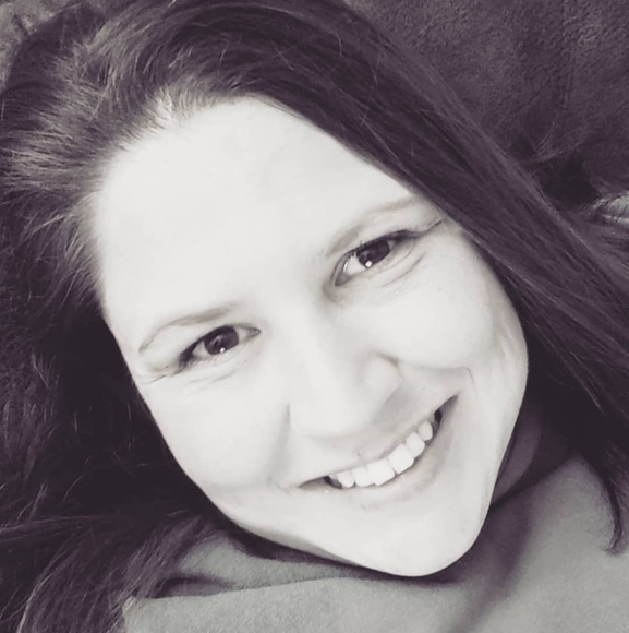 Profile Picture of April Chandler (@brandonsgal1987) on Poshmark