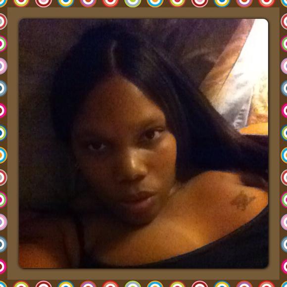 Profile Picture of Tondalia Bleu (@tondalia88) on Poshmark