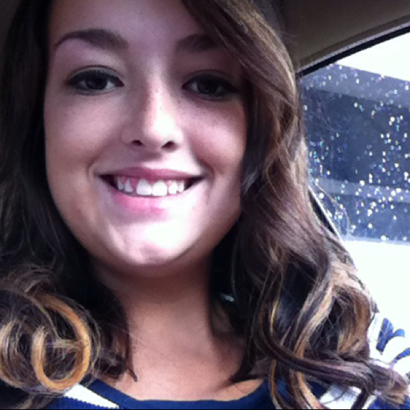 Profile Picture of Cassandra Van wagoner (@cvanwagoner) on Poshmark