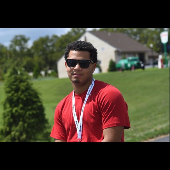 Alberto Montanez - Poshmark Profile Picture of Alberto Montanez (@junior_2327) on Poshmark