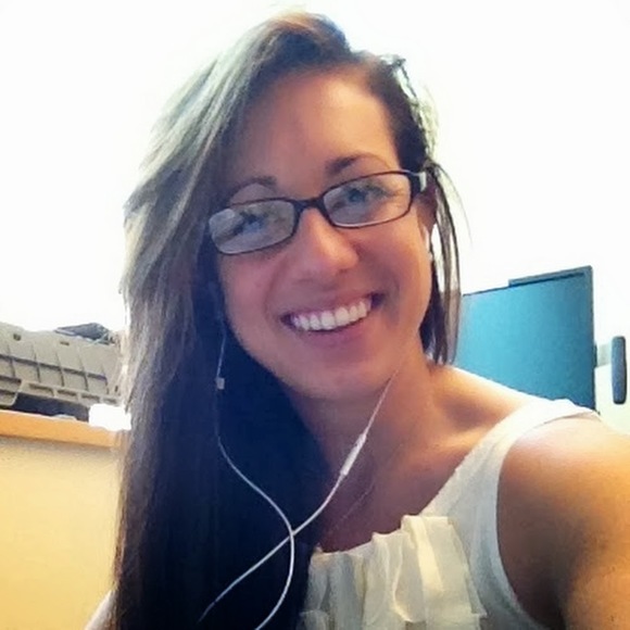 Profile Picture of Cynthia Warman (@cwarman04) on Poshmark