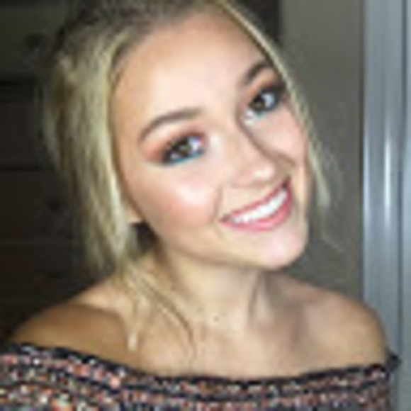 Profile Picture of Kayla Mckinzey (@kayla41200) on Poshmark