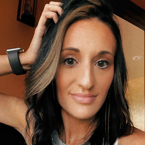 Profile Picture of Ashley Wendricks (@amwendricks) on Poshmark