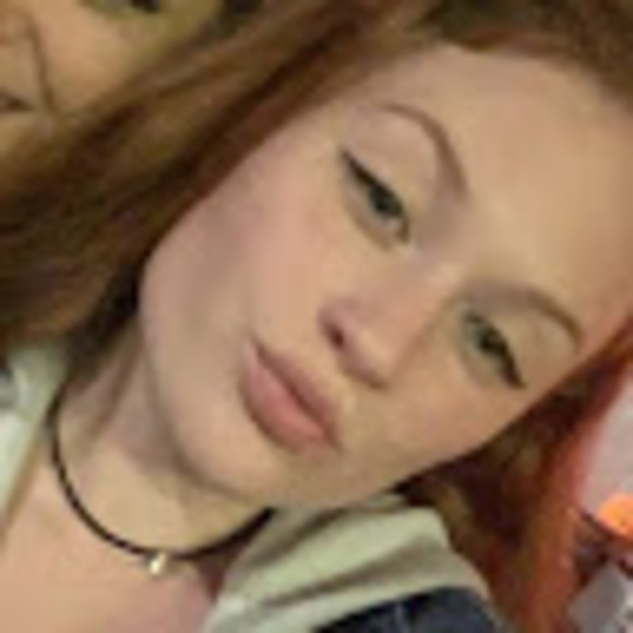 Profile Picture of Tiffani Guzik (@tiffaniasalways) on Poshmark