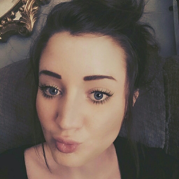 Profile Picture of Dru Knight (@drunicole) on Poshmark