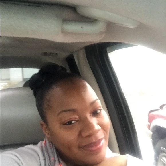 Profile Picture of Colette Wright (@colettewright) on Poshmark