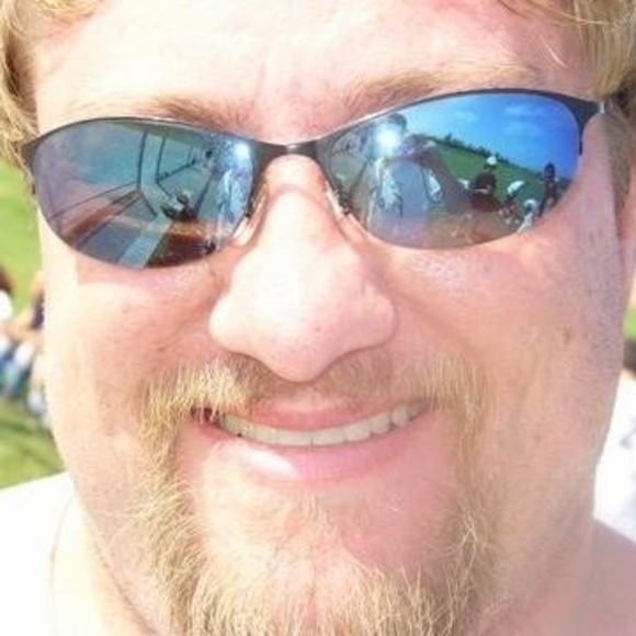 Profile Picture of Scott Mckever (@scottmckever) on Poshmark