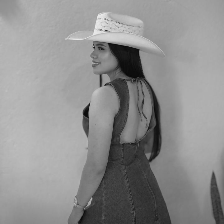 Profile Picture of 𝓐𝓵𝓮𝔁𝓪𝓷𝓭𝓻𝓪 (@aleg.rizo) on Tiktok