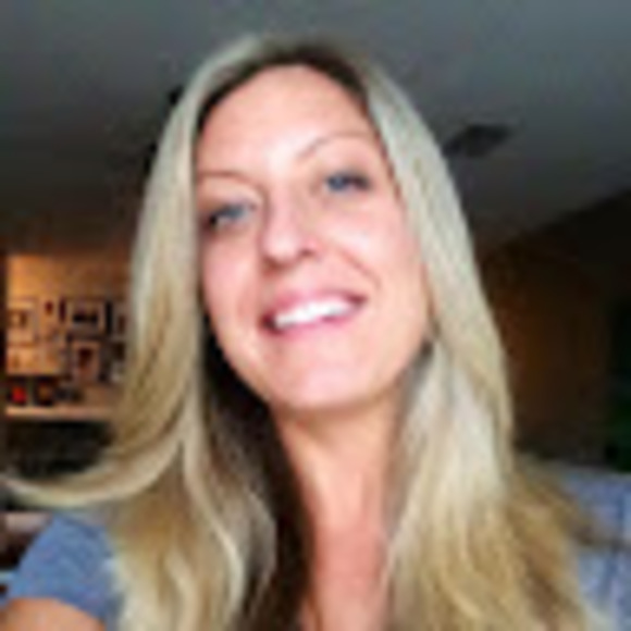 Profile Picture of Danielle Zeiler (@odiezma) on Poshmark