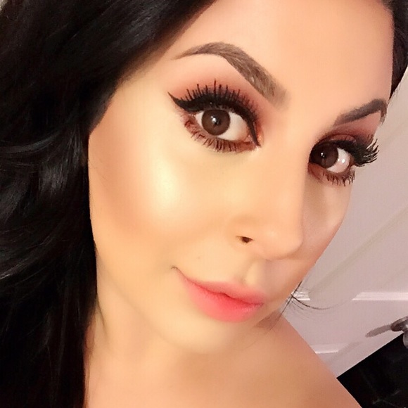 Profile Picture of Mina Anwar (@mina2885) on Poshmark