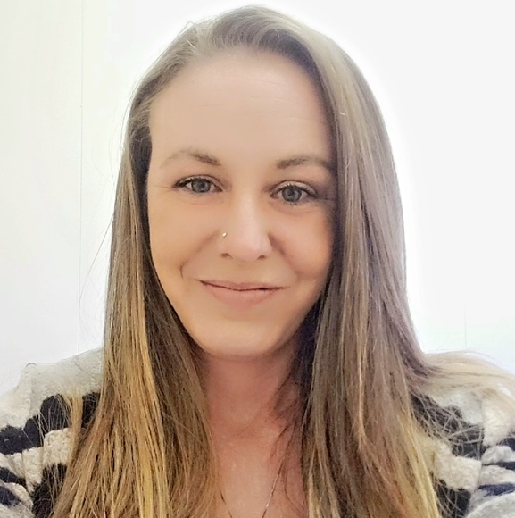 Brittany Saxton - Poshmark Profile Picture of Brittany Saxton (@brittanysaxton) on Poshmark