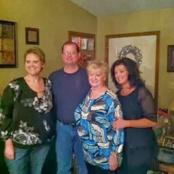 Ginny Mckeeman - Poshmark Profile Picture of Ginny Mckeeman (@ginnymckeeman) on Poshmark