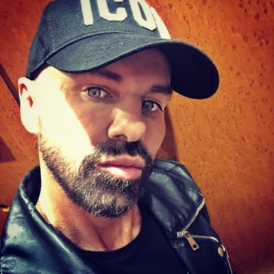 Profile Picture of Darren  🌈  🐝 (@dazzlestar_daz) on Twitter