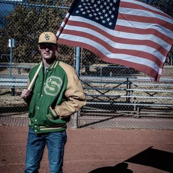 Profile Picture of Evan Vaughn (@evaughn2002) on Poshmark