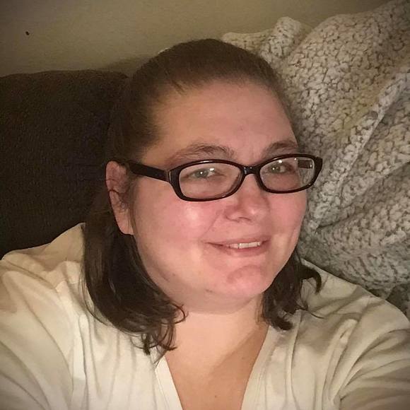 Profile Picture of Tara Leach (@leach420) on Poshmark