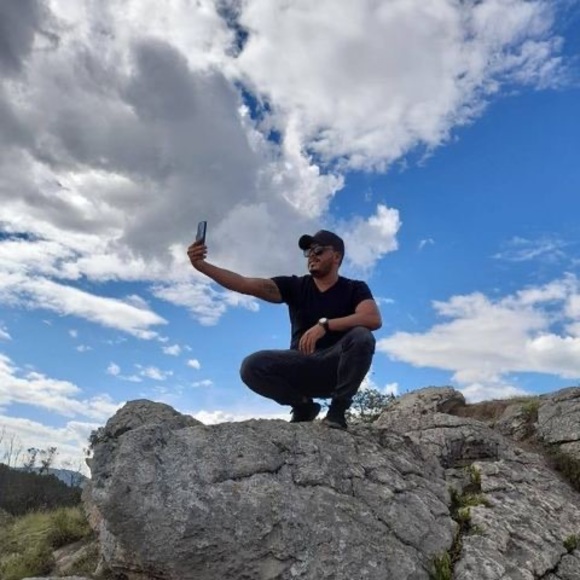 Profile Picture of Julian Leon (@julianbernal000) on Poshmark