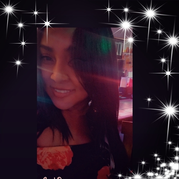 Profile Picture of Yarlin Caimares (@yarlincaimares) on Poshmark