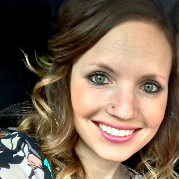 Nicole Cozzone - Poshmark Profile Picture of Nicole Cozzone (@ncozzone28) on Poshmark