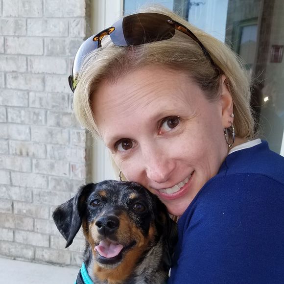 Profile Picture of Lindsay Prieskorn (@lavish_lindsay) on Poshmark