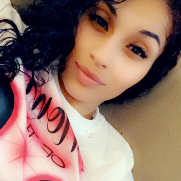 Profile Picture of Darianaa Darianaa (@airyannamarie) on Poshmark