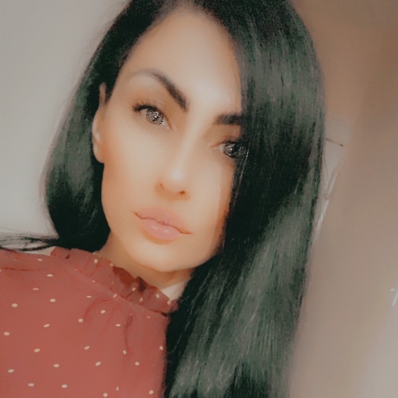 Profile Picture of Seniha Paljevic (@senihap) on Poshmark