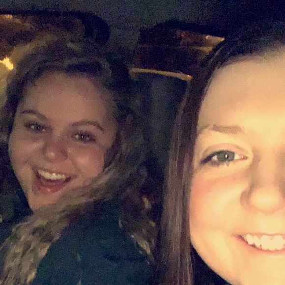 Profile Picture of Hannah Kiewel (@hkiew) on Poshmark