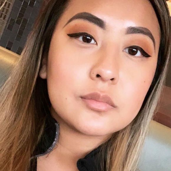 Profile Picture of Anida Chareunsouk (@anidachare0214) on Poshmark